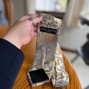 Fabio Fazio, 100% silk, gold, new, 60” x 3”